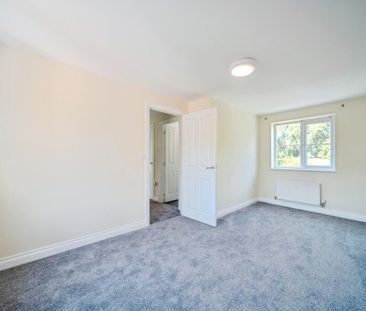 4 bedroom semi-detached house to rent - Photo 5