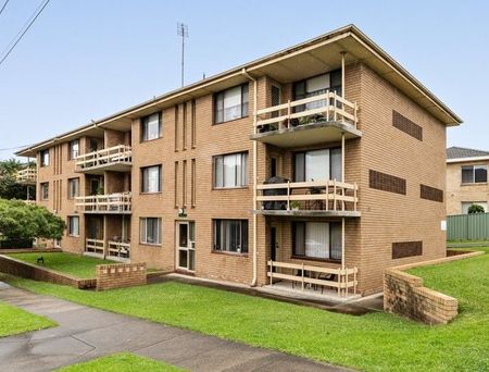 Centrally Located - Top Floor Unit - Photo 4