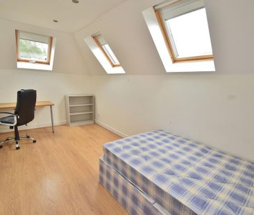 4 bedroom semi-detached house to rent - Photo 5