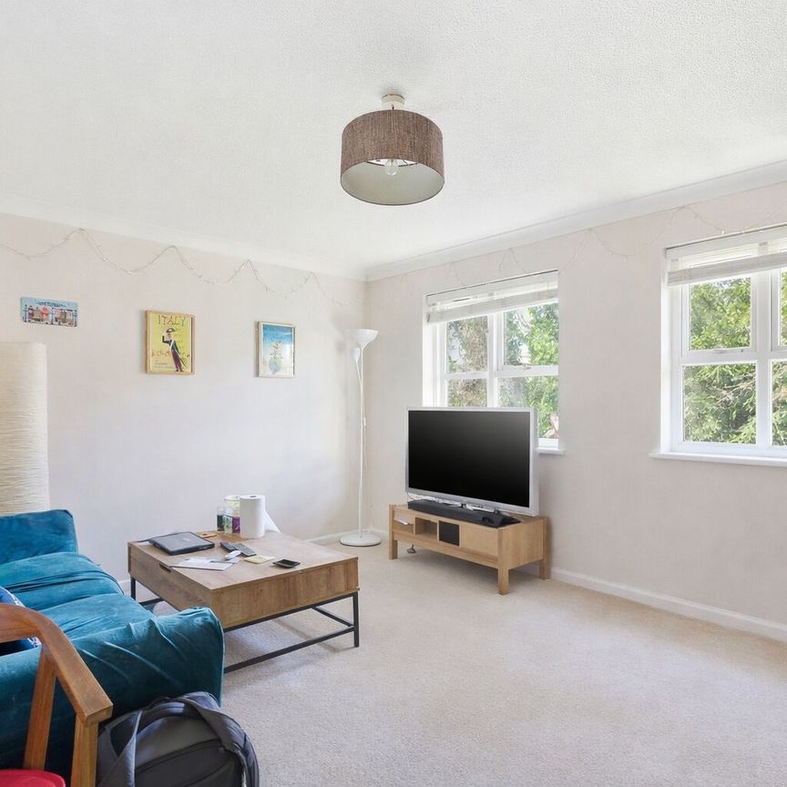 Available from 27/02/2026 - Photo 1