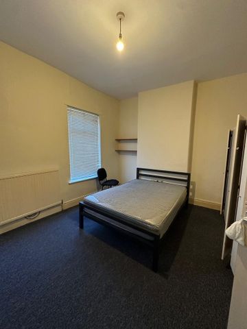 3 bedroom terraced house to rent - Photo 2