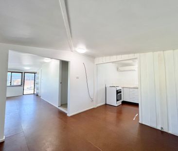 Two Bedroom Cottage - Photo 4