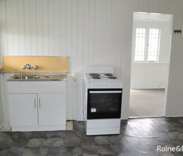 CHARMING 2 BEDROOM UNIT - Photo 2