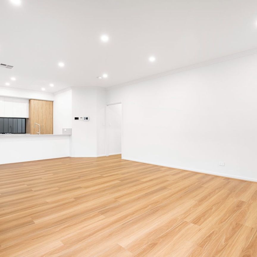 Stylish Courtyard Home with Designer Finishes - Photo 1