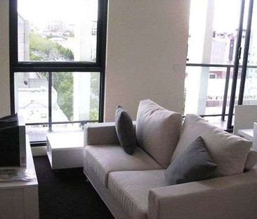 Furnished 2-Bedroom Apartment in Prime Melbourne CBD Location - Photo 2