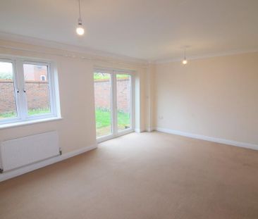 2 bedroom end of terrace house to rent - Photo 1