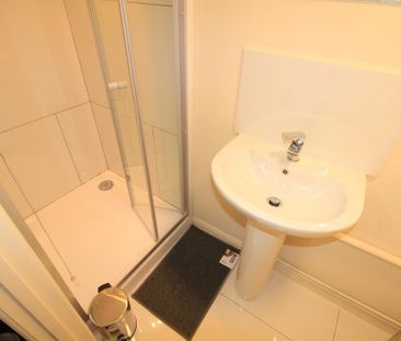 3 bedroom flat to rent - Photo 1