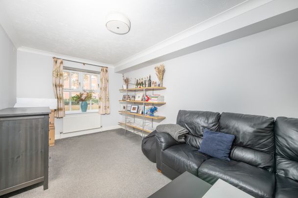 5 Bed Terraced House, Macmillan Way, SW17 - Photo 1