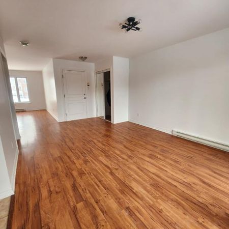 Grand 4 ½ style condo fraichement peinturé Boulevard Iberville, Repentigny (Lanaudière) - Photo 4