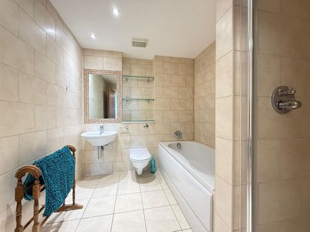 2 Bedroom Flat - Photo 4