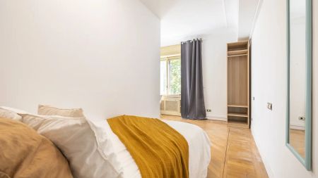 Room in a shared 18-bedroom apartment for rent in Argüelles, perfect for professionals and students - Foto 5