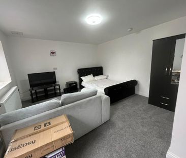 Studio to rent - Photo 3