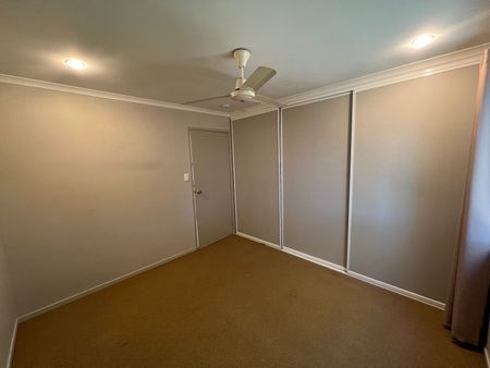 NEAT & TIDY UNIT IN PRIME LOCATION - Photo 4