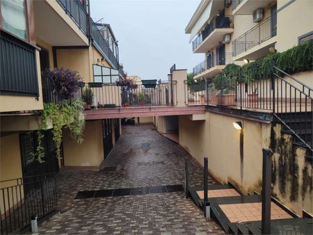 Aci trezza 3 vani arredato con garage - Photo 4