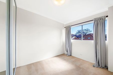 Spacious Apartment with North-Facing Mosman Bay Views - Photo 5
