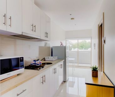 Large 1 Bedroom style 2 - Photo 6