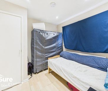 3 bedroom end of terrace house to rent - Photo 2