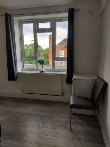 4 Bed Flat, Crane House, BR1 - Photo 3