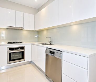 CONVENIENT VILLA LIVING - Photo 2