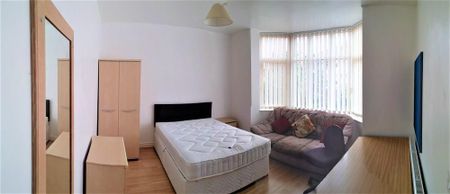 1 bedroom in a house share to rent - Photo 2