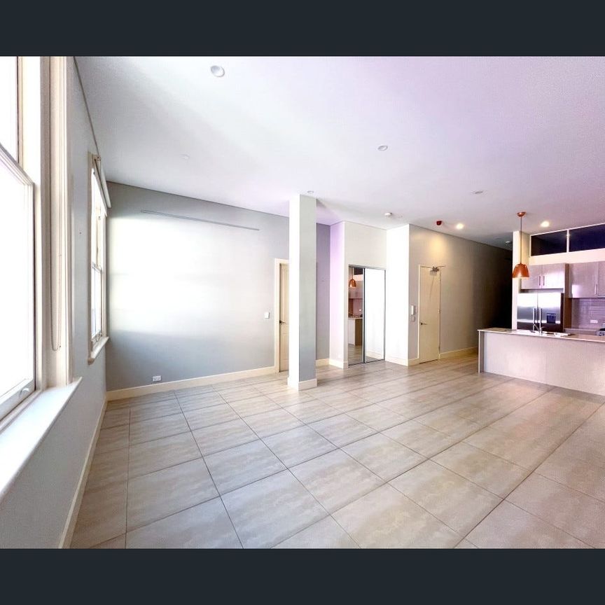 Open the Door to City-Fringe Sophistication - Photo 1