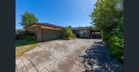 3 Bedroom home on a large 766m2 block - Photo 2