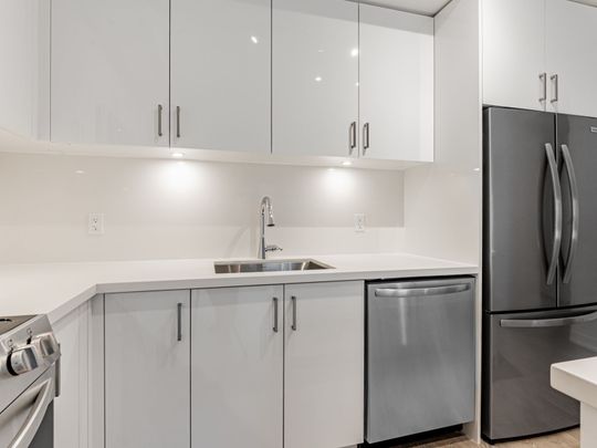 For Lease - 333 Sunseeker Avenue Unit# 110, Innisfil, Ontario - Photo 1