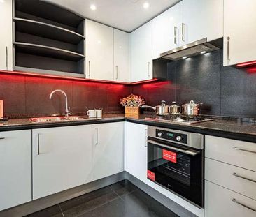 Westferry Circus, Canary Wharf, London, E14 - Photo 4