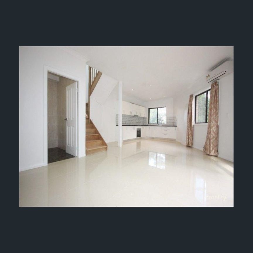House for Rent in the heart of Baulkham hills - Photo 1