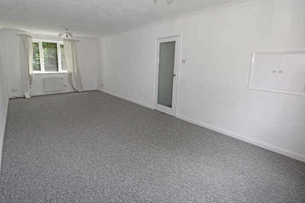 2 bedroom ground floor flat to rent - Photo 1