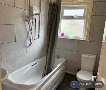 2 bedroom end of terrace house to rent - Photo 3