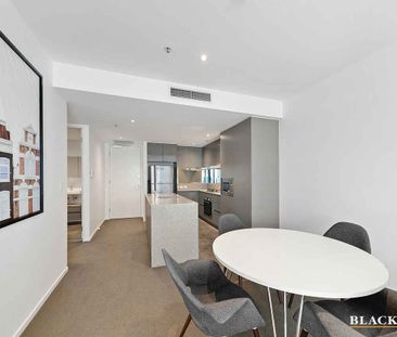 FULLY FURNISHED AT THE "MANHATTAN" - Photo 3