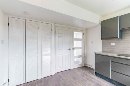 3 bed semi-detached house to rent in Rednal Hill Lane, Birmingham, B45 - Photo 3