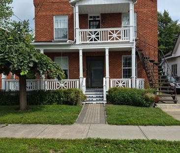 Grand Logement 4 1/2 rez de chausse immeuble centenaire ,centre vil... - Photo 3