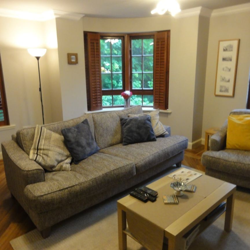 2 Bed Flat, Orchard Brae Avenue, EH4 - Photo 1