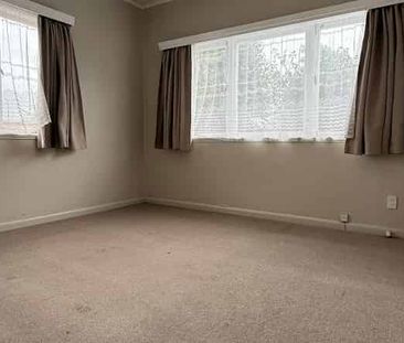 Classic 2-Bedroom Home in Central Papatoetoe - Photo 1