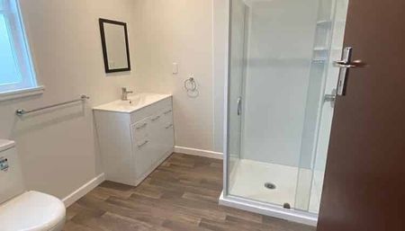 EXCELLENT CENTRAL LOCATION!! - Photo 4