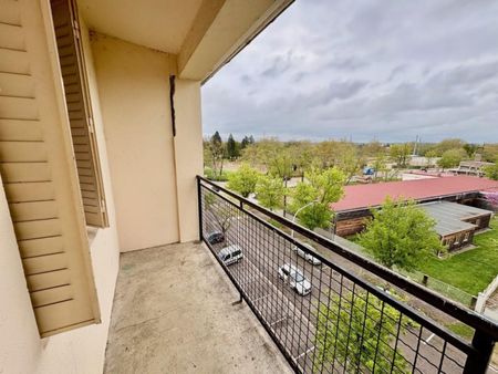 A LOUER - APPARTEMENT T5 - ROANNE - Photo 3