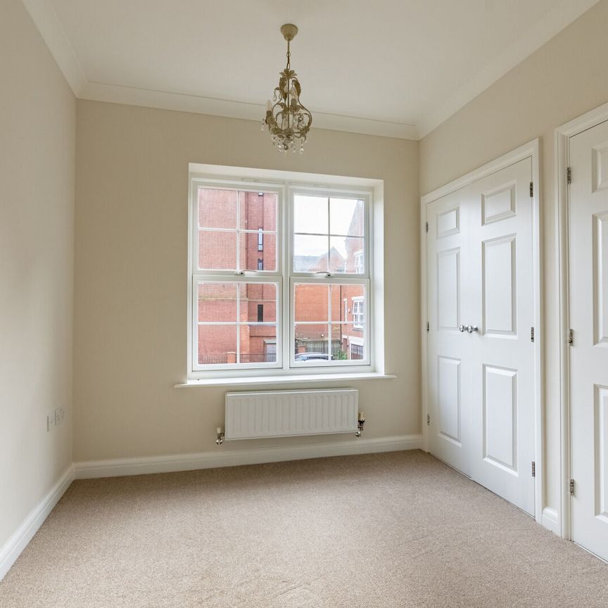 3 bedroom end terraced property to rent, Available unfurnished now - Photo 1