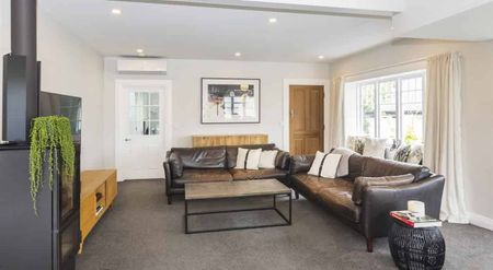 Three bedroom home - Photo 2