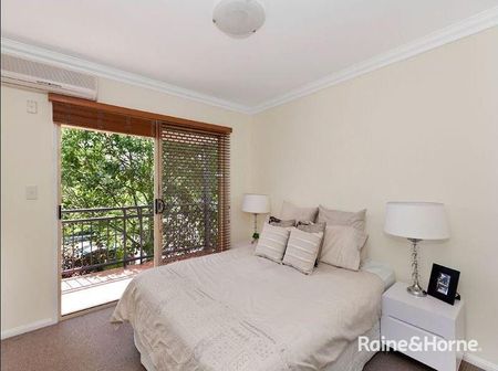 Fully Furnished Townhouse - Perfect for University - Photo 3