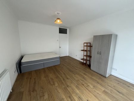Prince Regents Lane, Plaistow E13, Property for rent - Photo 2
