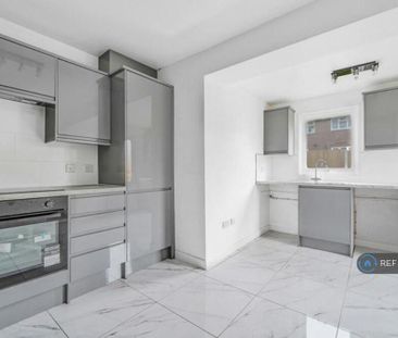 3 bedroom semi-detached house to rent - Photo 6