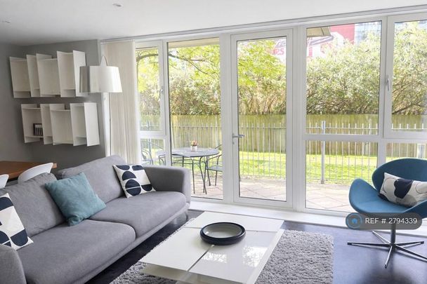 2 bedroom flat to rent - Photo 1