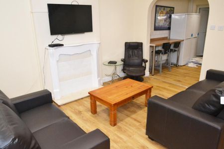 6 bedroom terraced house to rent - Photo 2