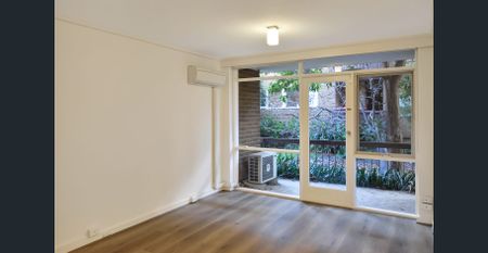 Not your average apartment... - Photo 2