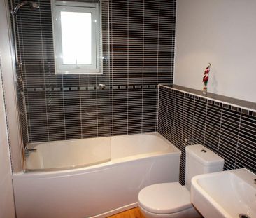 Felsted, Caldecotte Lake, Milton Keynes, MK7 - Photo 4