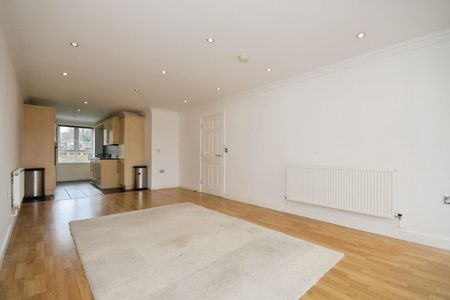 2 bedroom Flat To Let - Photo 4
