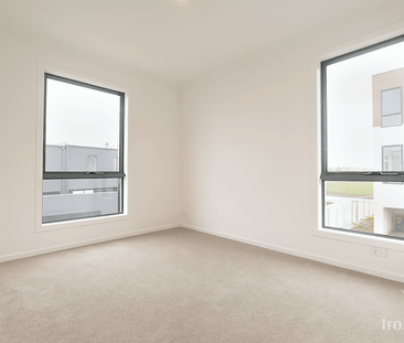 Brand New Stylish Living in the Heart of Aurora Estate! - Photo 3