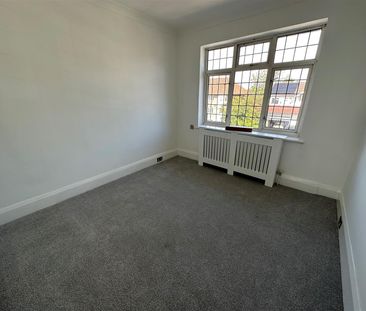 Penshurst Gardens, HA8 9TP, Edgware - Photo 5